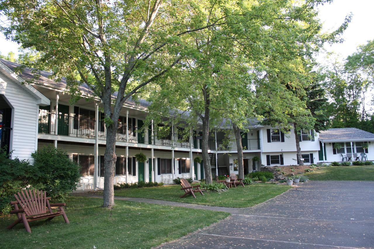 Parkside Inn Ellison Bay Exteriör bild